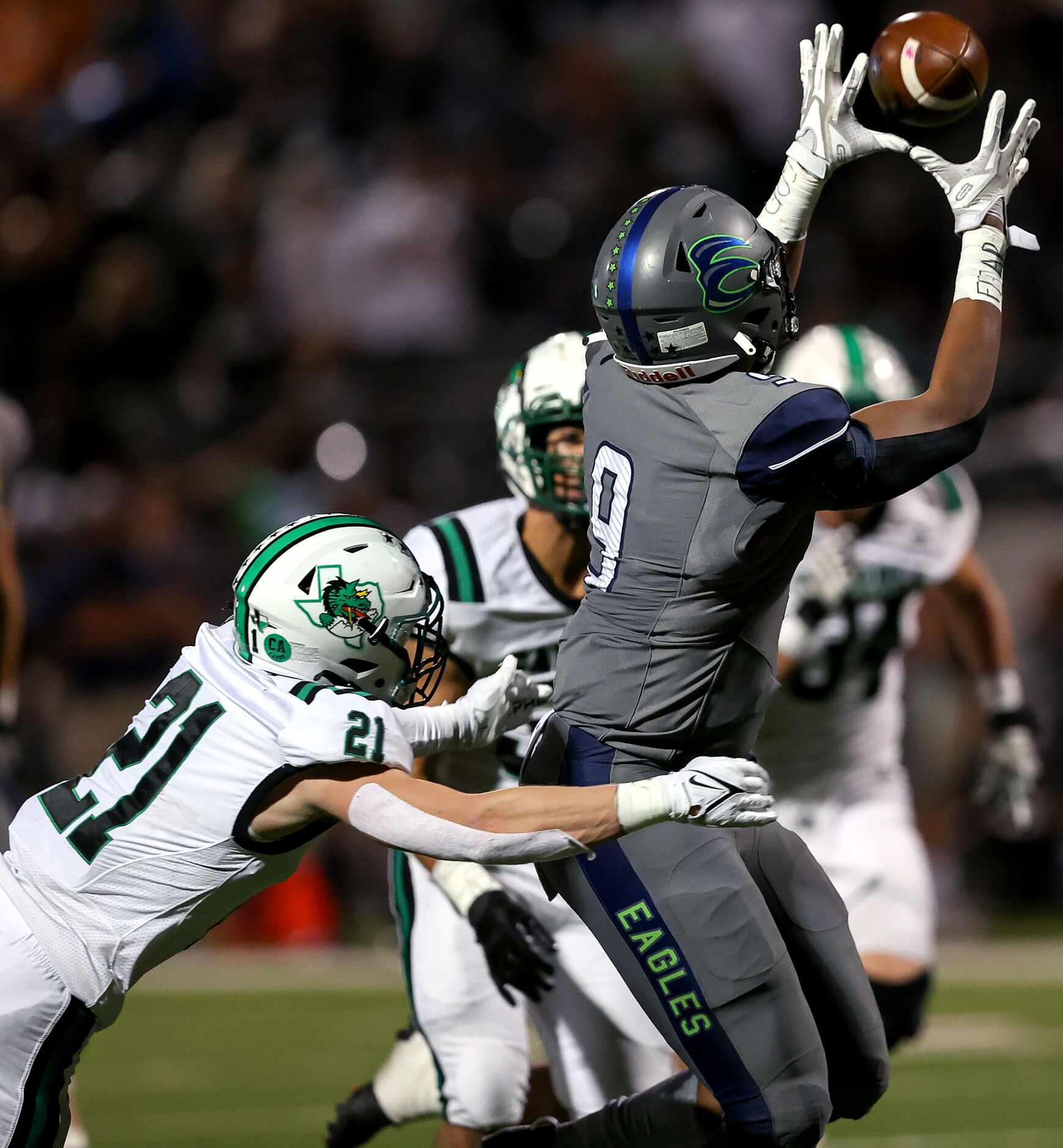 Eaton wide receiver Jaden Platt (9) comes up with a reception against Southlake Carroll...