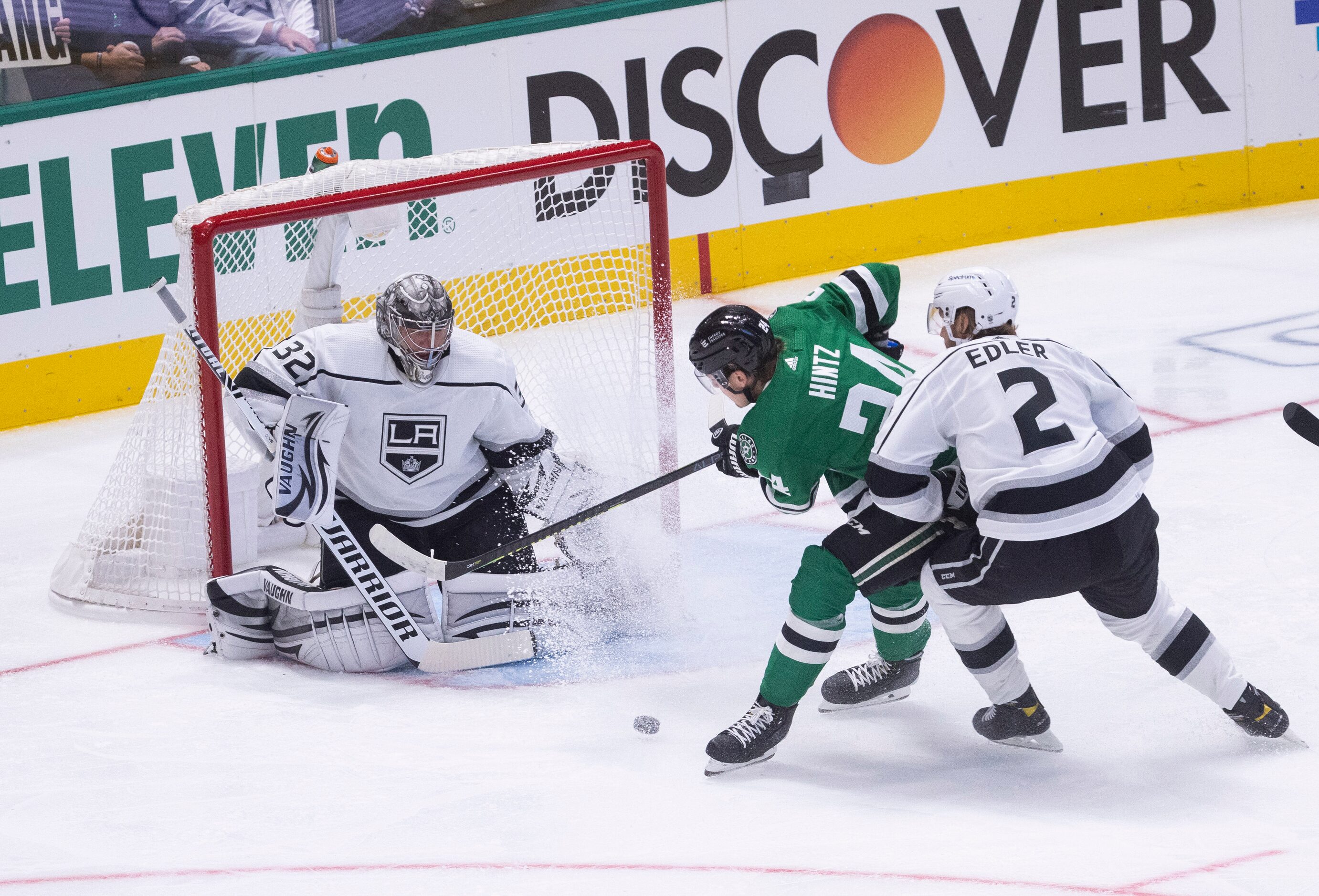 Los Angeles Kings goaltender Jonathan Quick (32) blocks Dallas Stars left wing Roope Hintz...