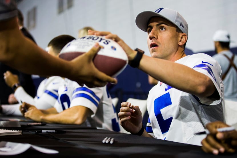 Dallas Cowboys kicker Dan Bailey signs autographs for fans during the Dallas Cowboys' 2017...