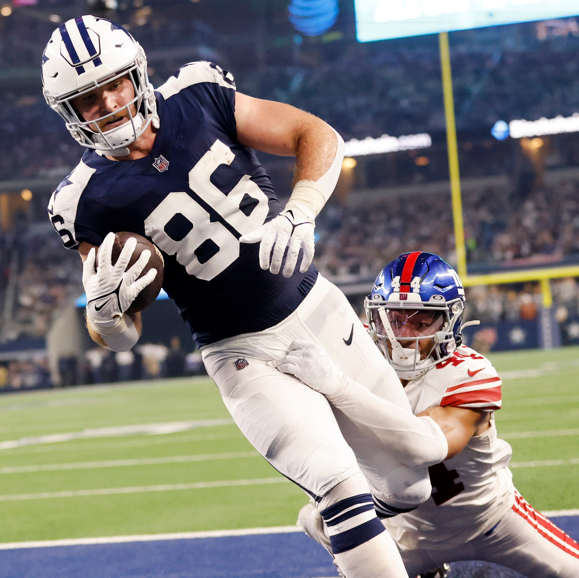 Dallas Cowboys tight end Dalton Schultz (86) catches a third quarter touchdown pass against...