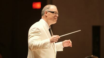 Jeff Tyzik conducts the Dallas Symphony Orchestra.