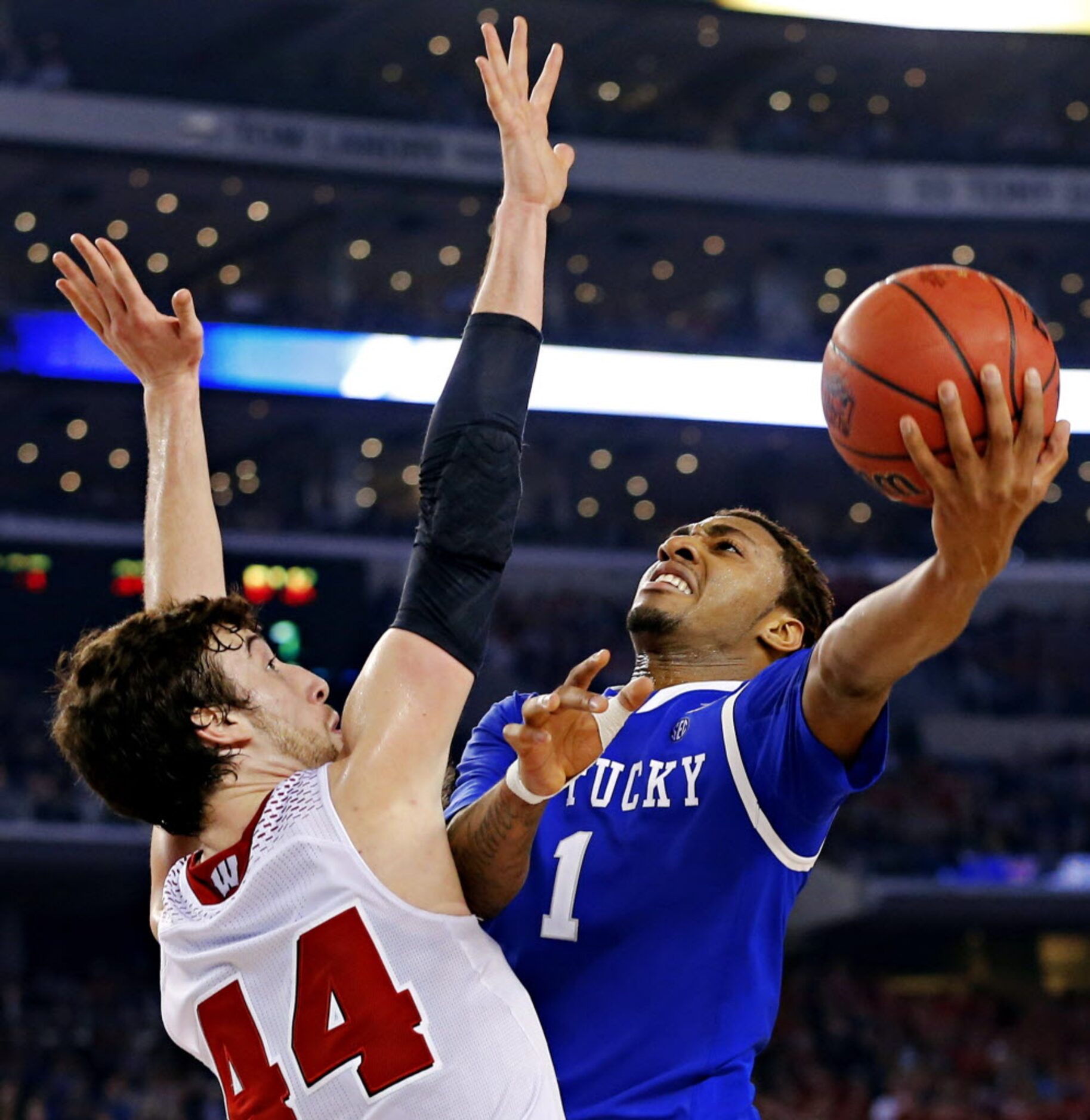 Kentucky Wildcats guard/forward James Young (1) goes up against Wisconsin Badgers forward...