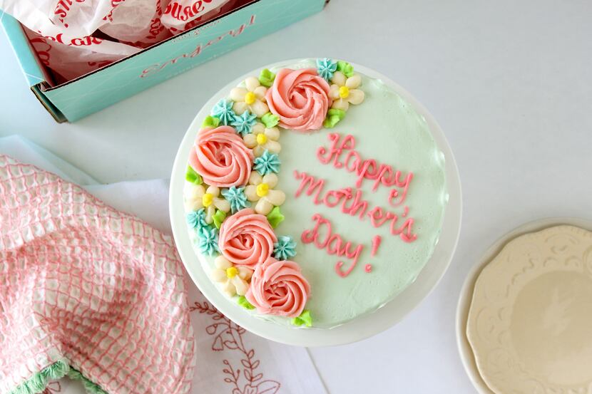 SusieCakes is offering a special Mother's Day floral cake for 2023.