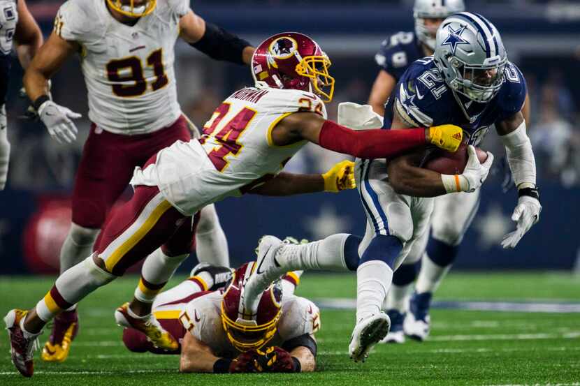 Dallas Cowboys running back Ezekiel Elliott (21) is tackled by Washington Redskins...