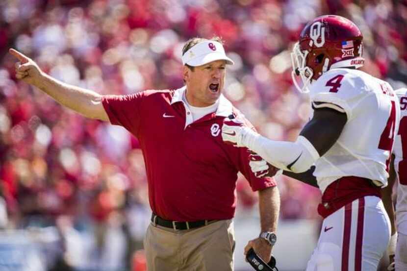 Oklahoma head coach Bob Stoops yells at safety Hatari Byrd (4) during the fourth quarter of...