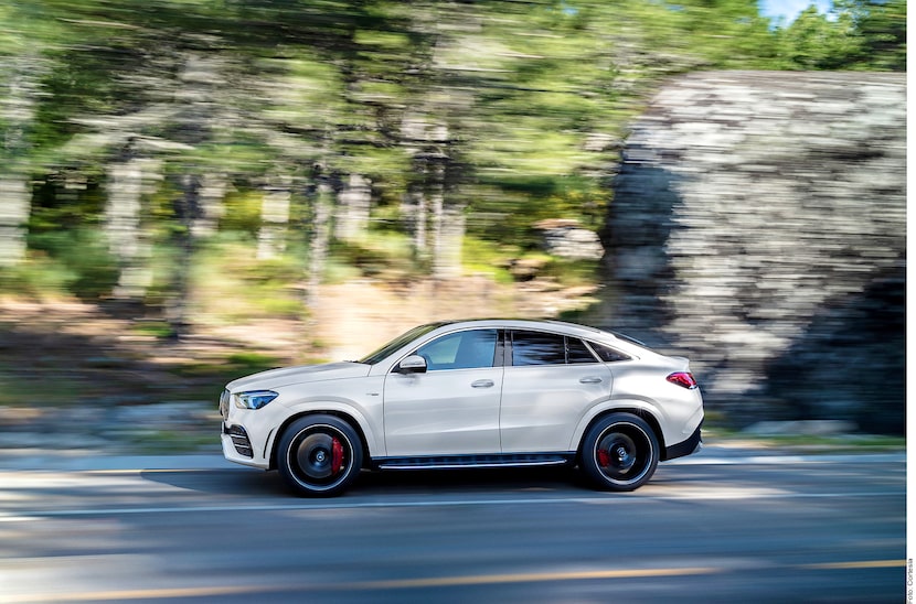 GLE Coupé de Mercedes-Benz, con sus líneas rápidas, aspecto musculoso y un nuevo motor mild...