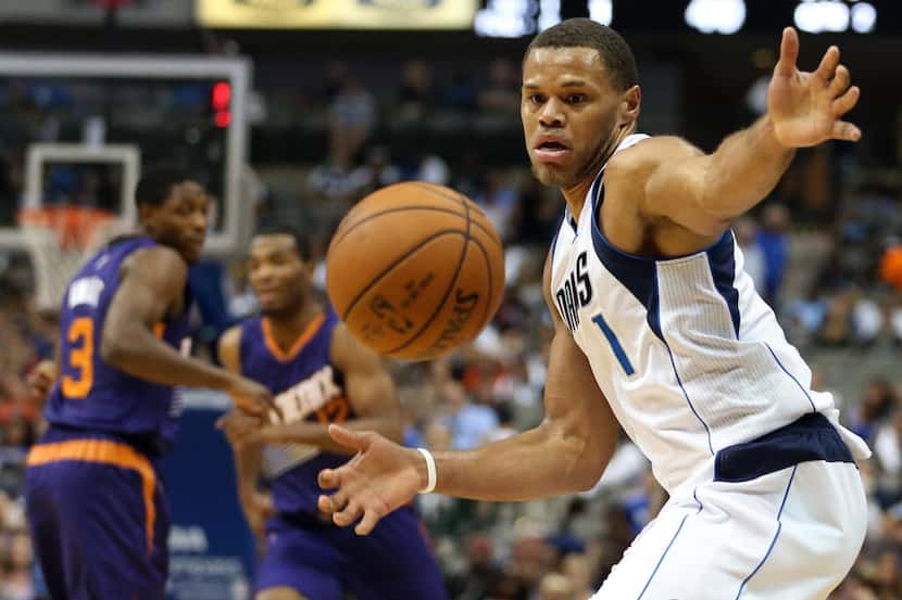 Dallas Mavericks guard Justin Anderson (1) chases after a pass during the first half of play...