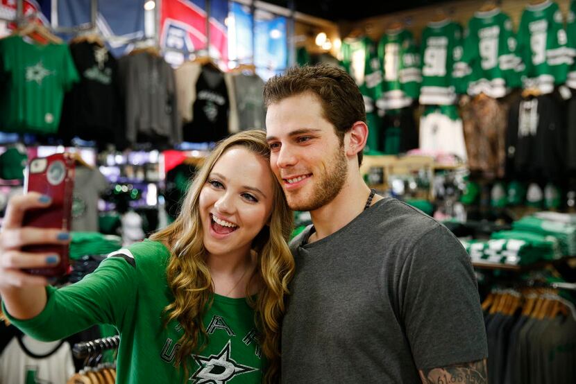 Kylie Bailey, of Flower Mound, Texas, takes a selfie with Dallas Stars center Tyler Seguin...