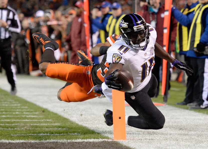 CLEVELAND, OH - NOVEMBER 30:  Kamar Aiken #11 of the Baltimore Ravens dives for a touchdown...