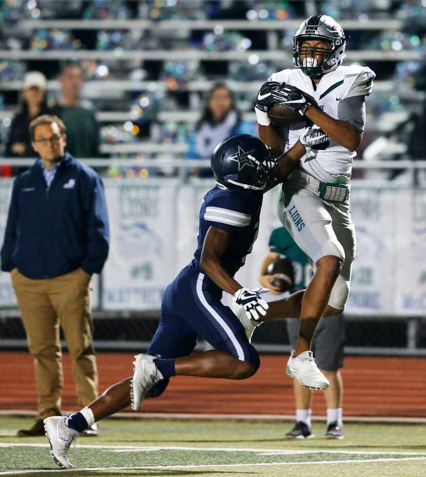 Frisco Reedy's Nolan Matthews (9) makes a catch in front of Frisco Lone Star's Julian Larry...