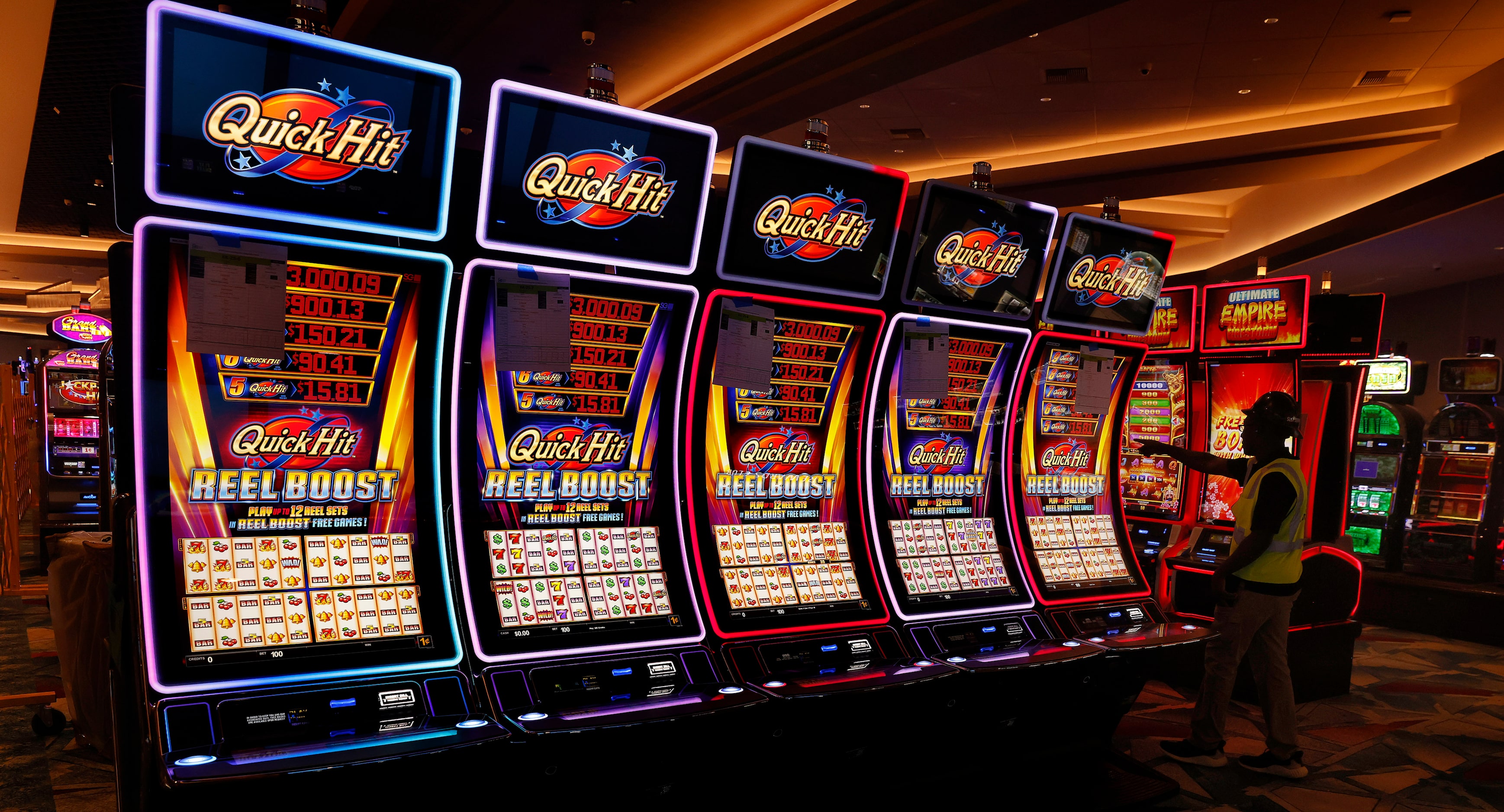 The new complex has over 3,300 slot machines.