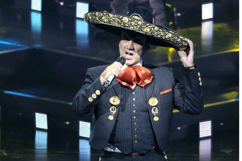 El cantante Alejandro Fernández (foto) reprueba la manera en la que Donald Trump, candidato...