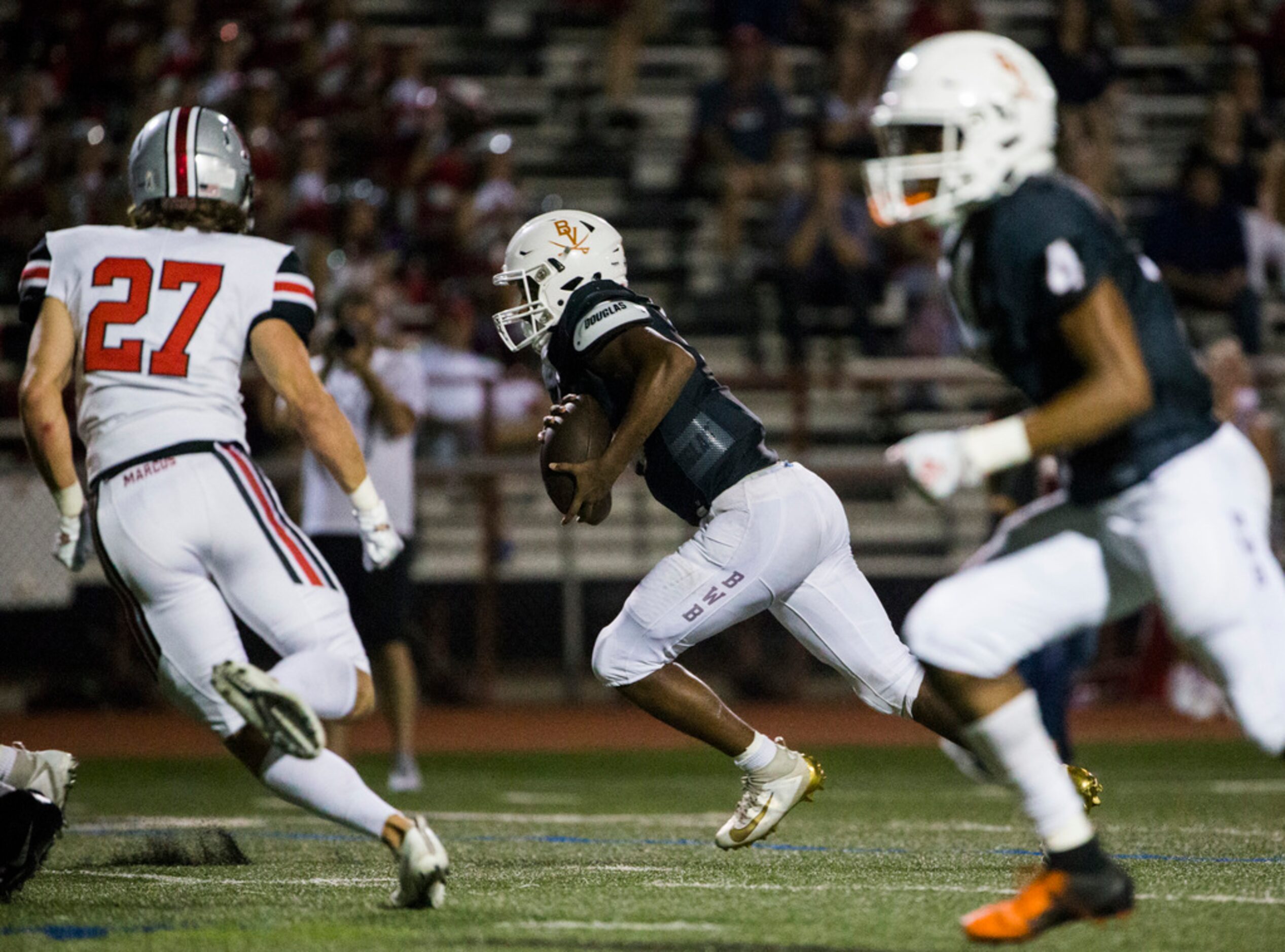 Arlington Bowie quarterback Drevvon Ponder (14) runs to the end zone for a touchdown during...