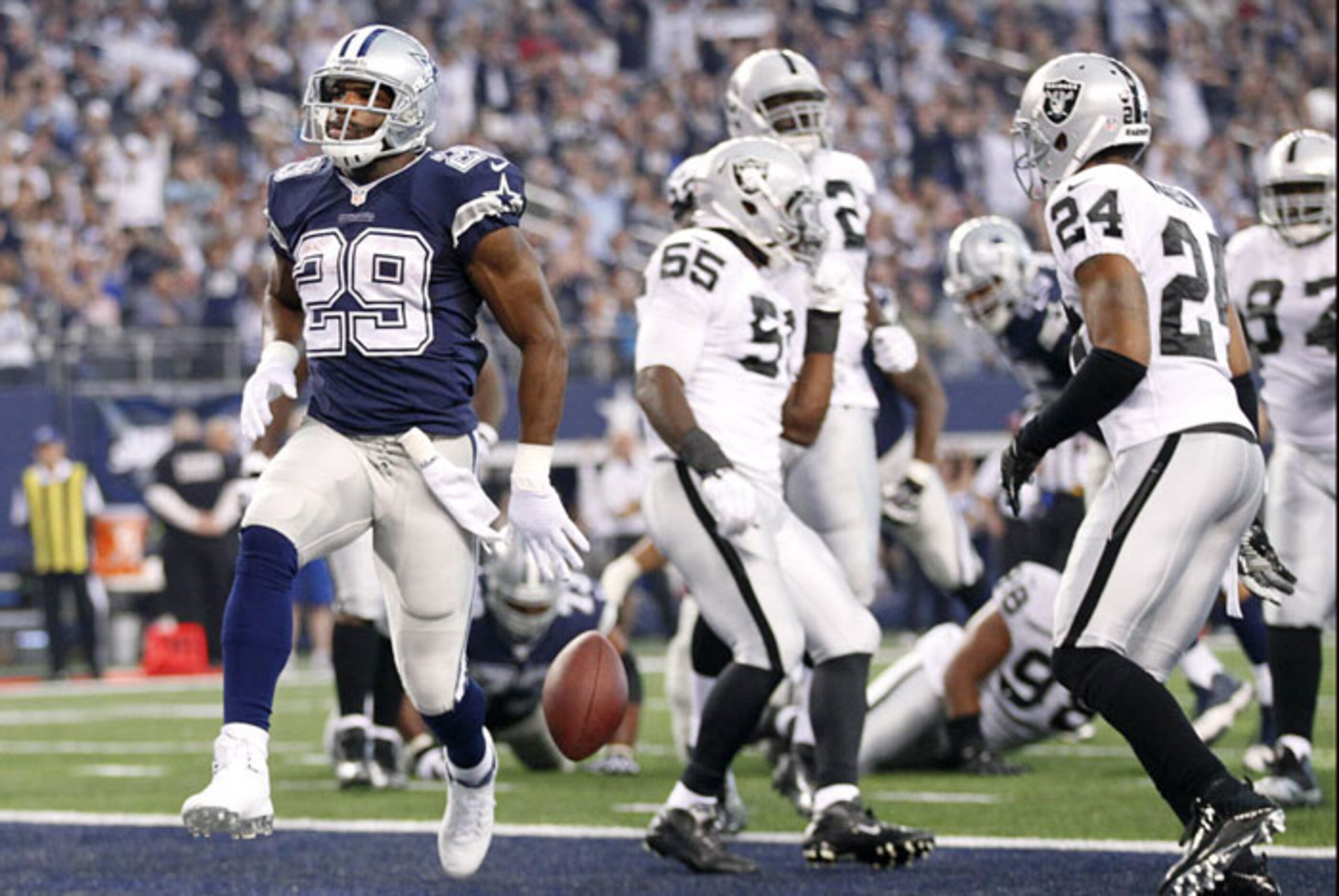 Dallas Cowboys turn to DeMarco Murray and the run game in Thanksgiving win  over Oakland Raiders