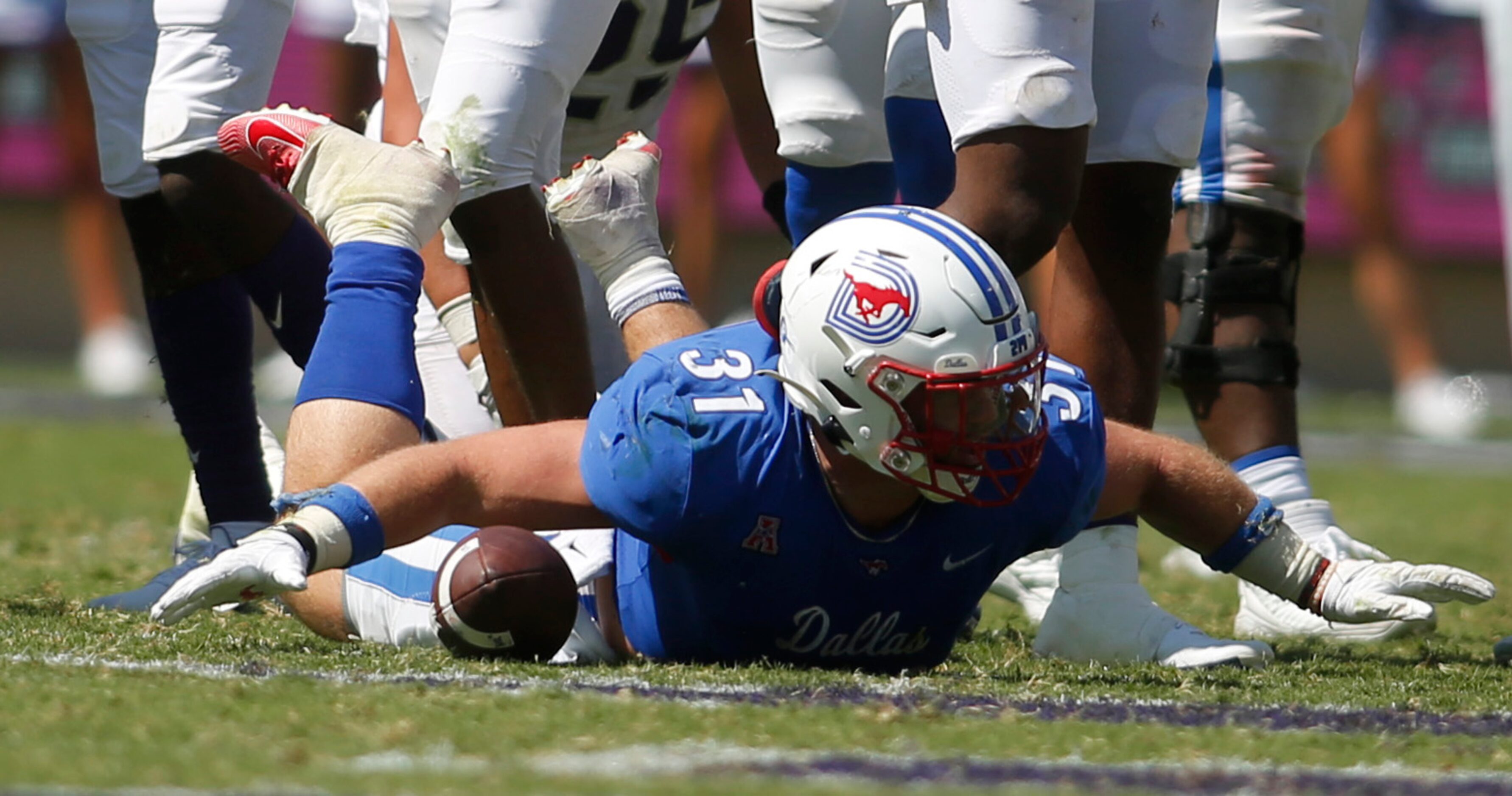 SMU running back Tyler Lavine (31) gestures after rushing for a first down during the waning...