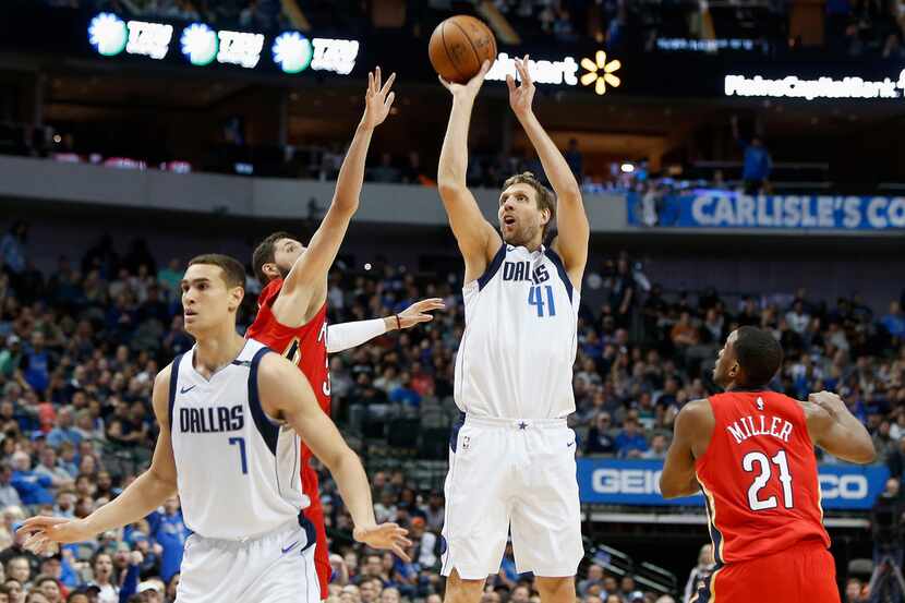 Dallas Mavericks center Dirk Nowitzki (41) shoots a 3-pointer between New Orleans Pelicans...