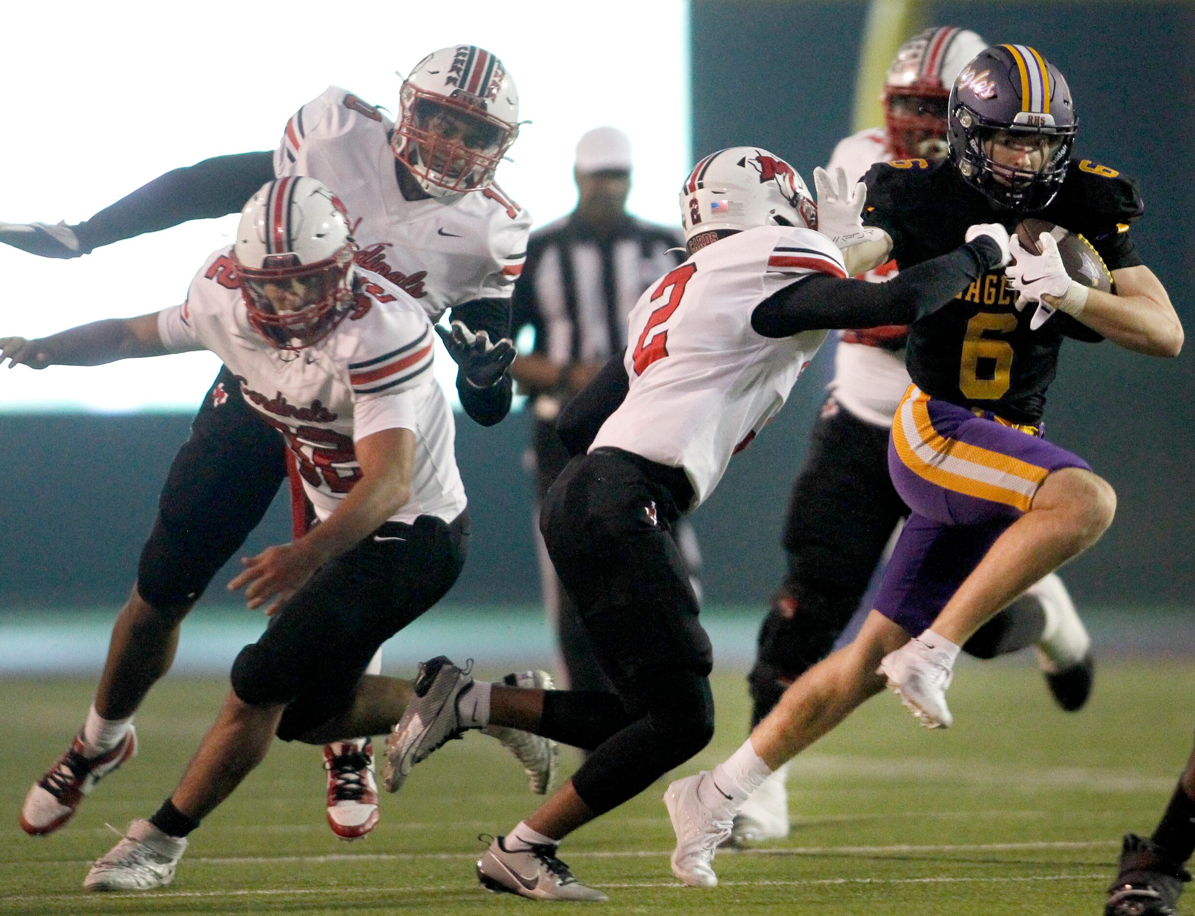 Richardson receiver Hudson Harder (6), right, tries to elude the defensive pursuit of Irving...