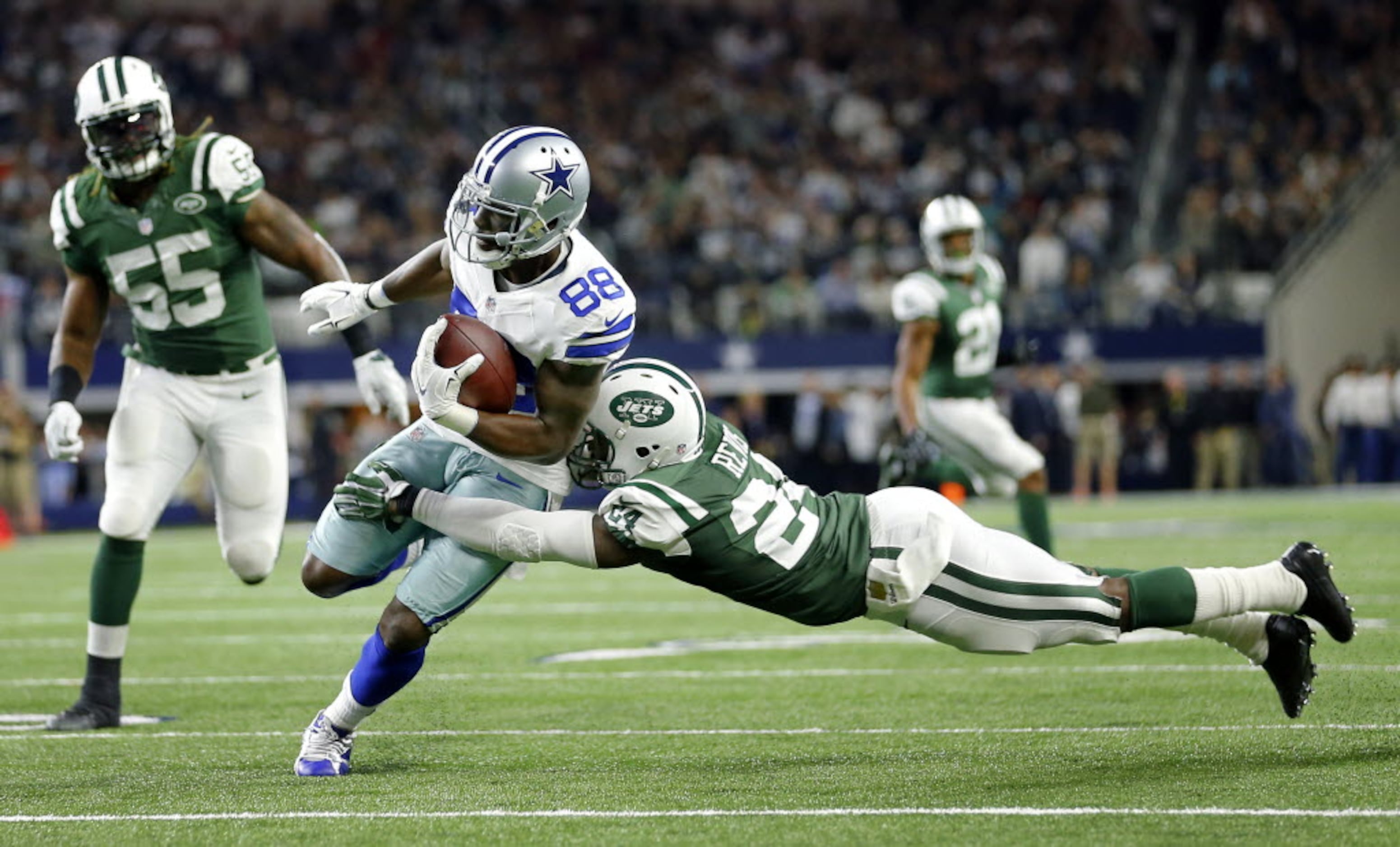 Cowboys' Jerry Jones dismisses running back controversy after Tony