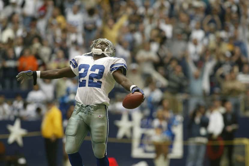 Dallas Cowboys running Emmitt Smith celebrates breaking the all-time rushing record in the...