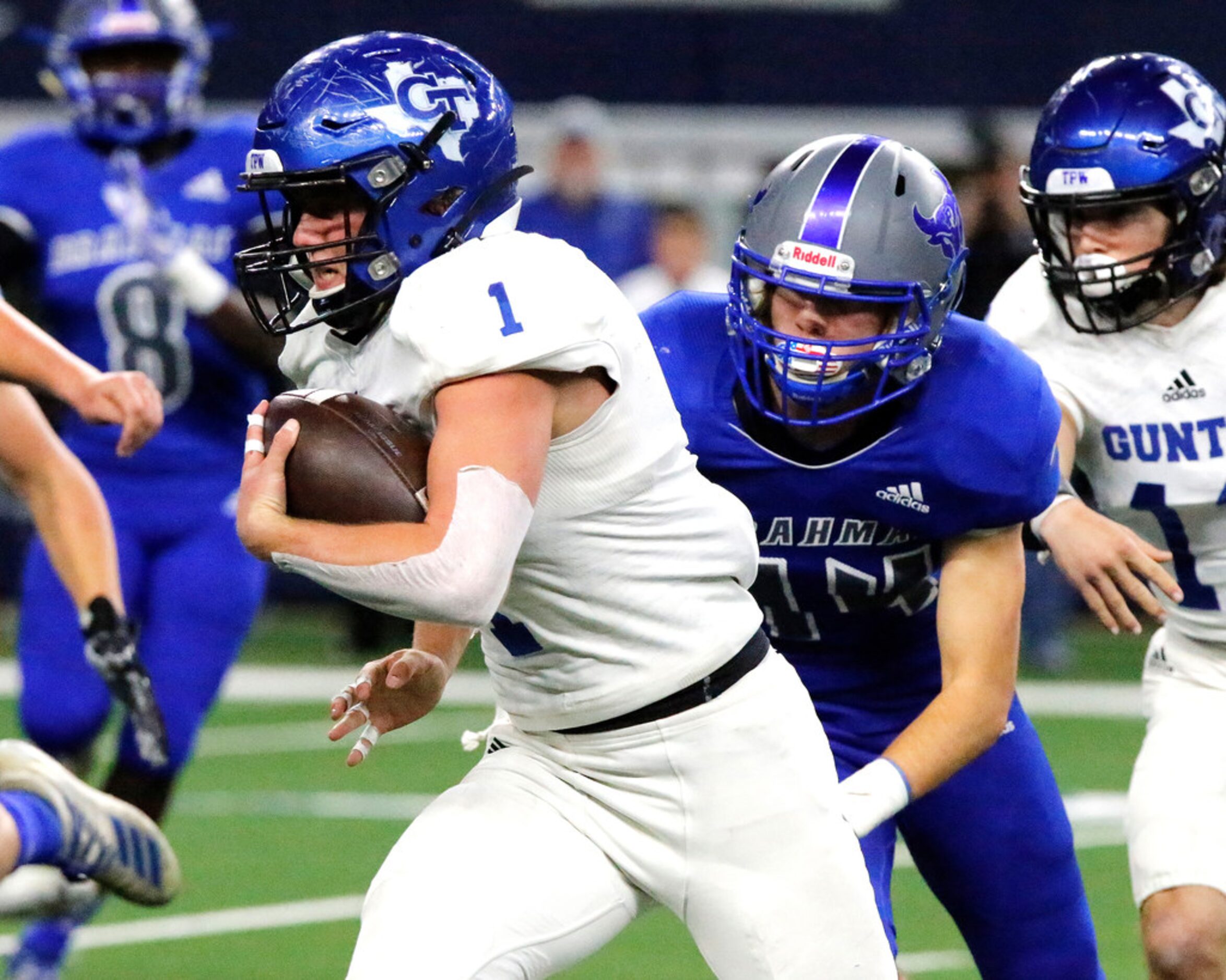 Gunter High School running back Bryson Rigsby (1) carries the football during the first half...