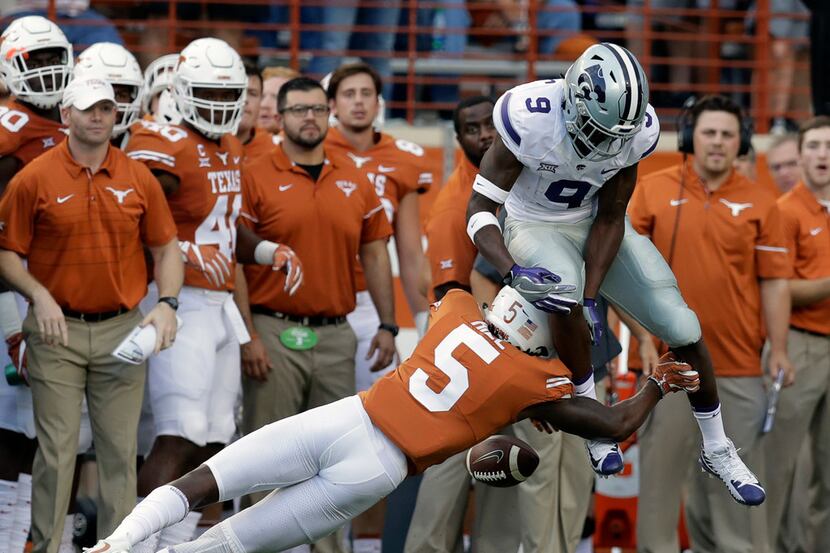 Texas defensive back Holton Hill (5) breaks up a pass intended for Kansas State wide...