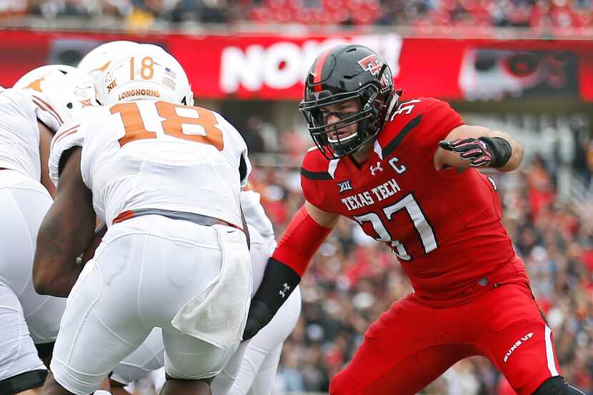 Texas Tech's Luke Stice (37) looks to tackle Texas' Tyrone Swoopes (18) during an NCAA...