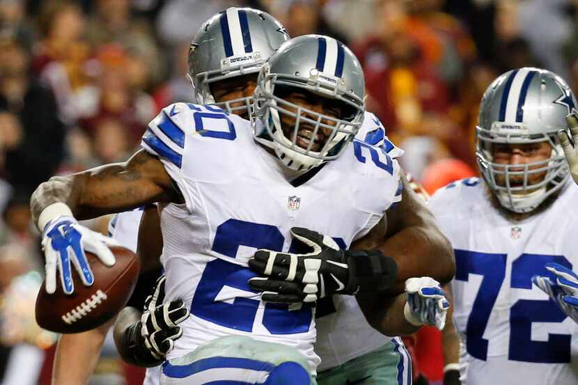 Dallas Cowboys running back Darren McFadden (20) celebrates his touchdown during the second...