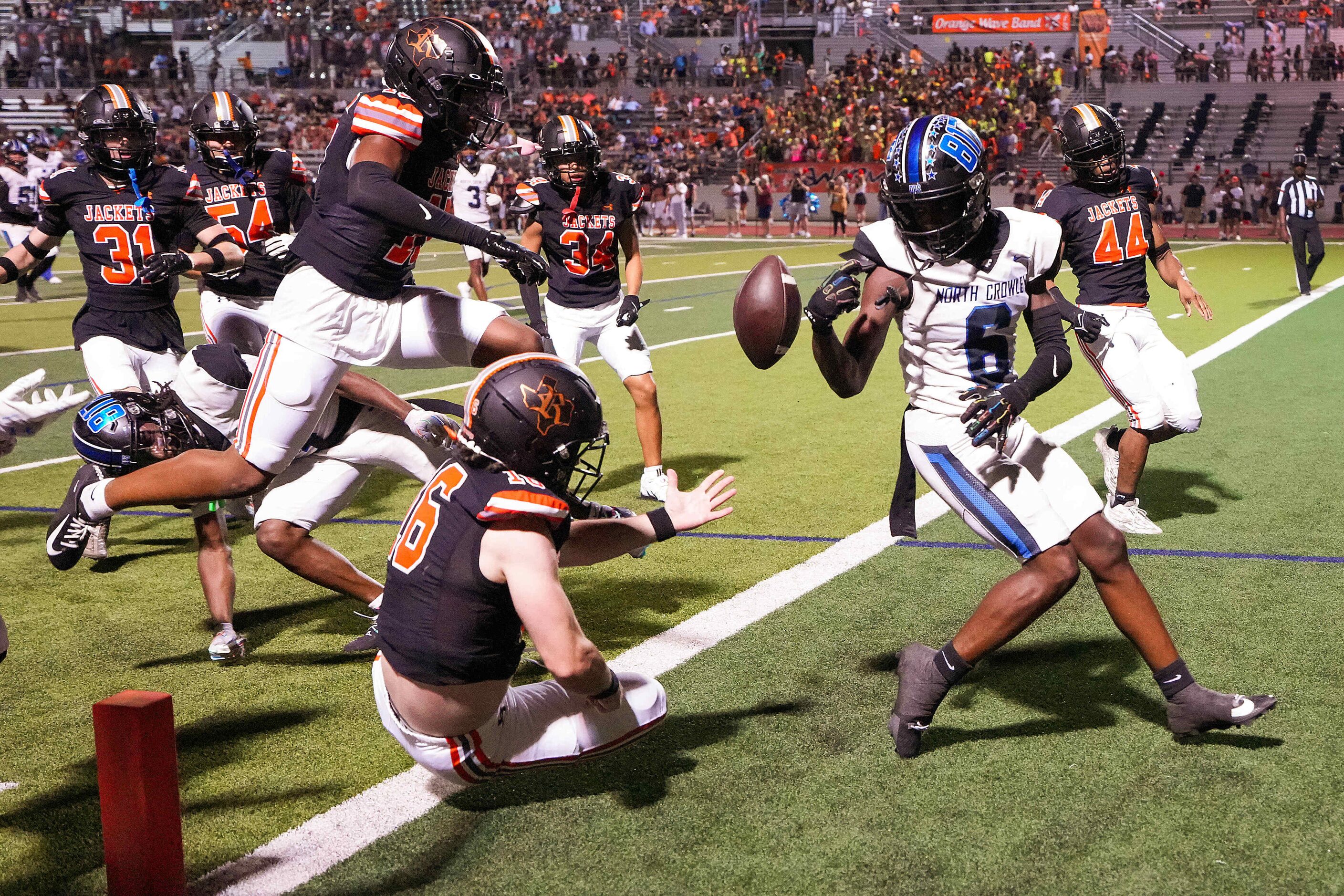 North Crowley wide receiver Quentin Gibson (6) scores on a 32 yard touchdown run during the...