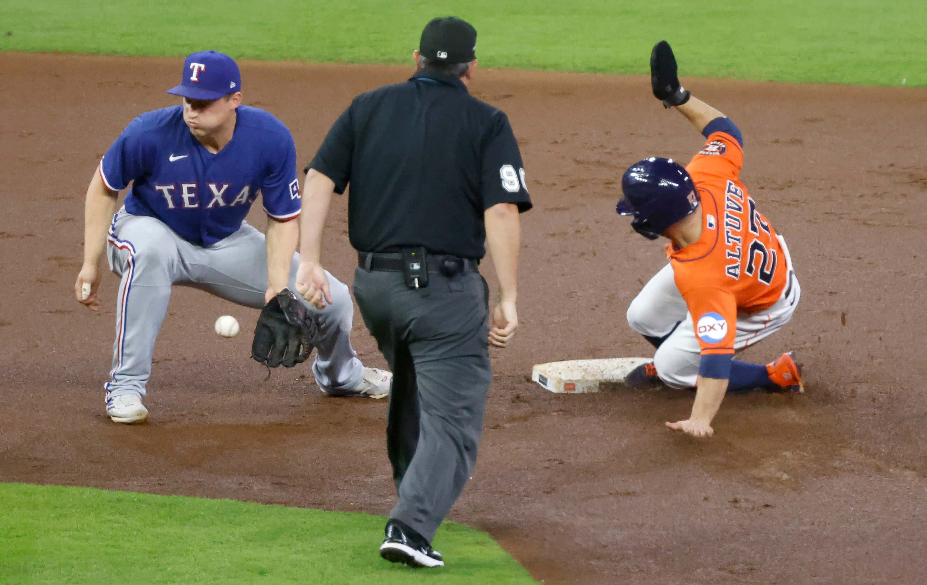 Houston Astros second baseman Jose Altuve (27) Steals second safely ahead of the throw to...