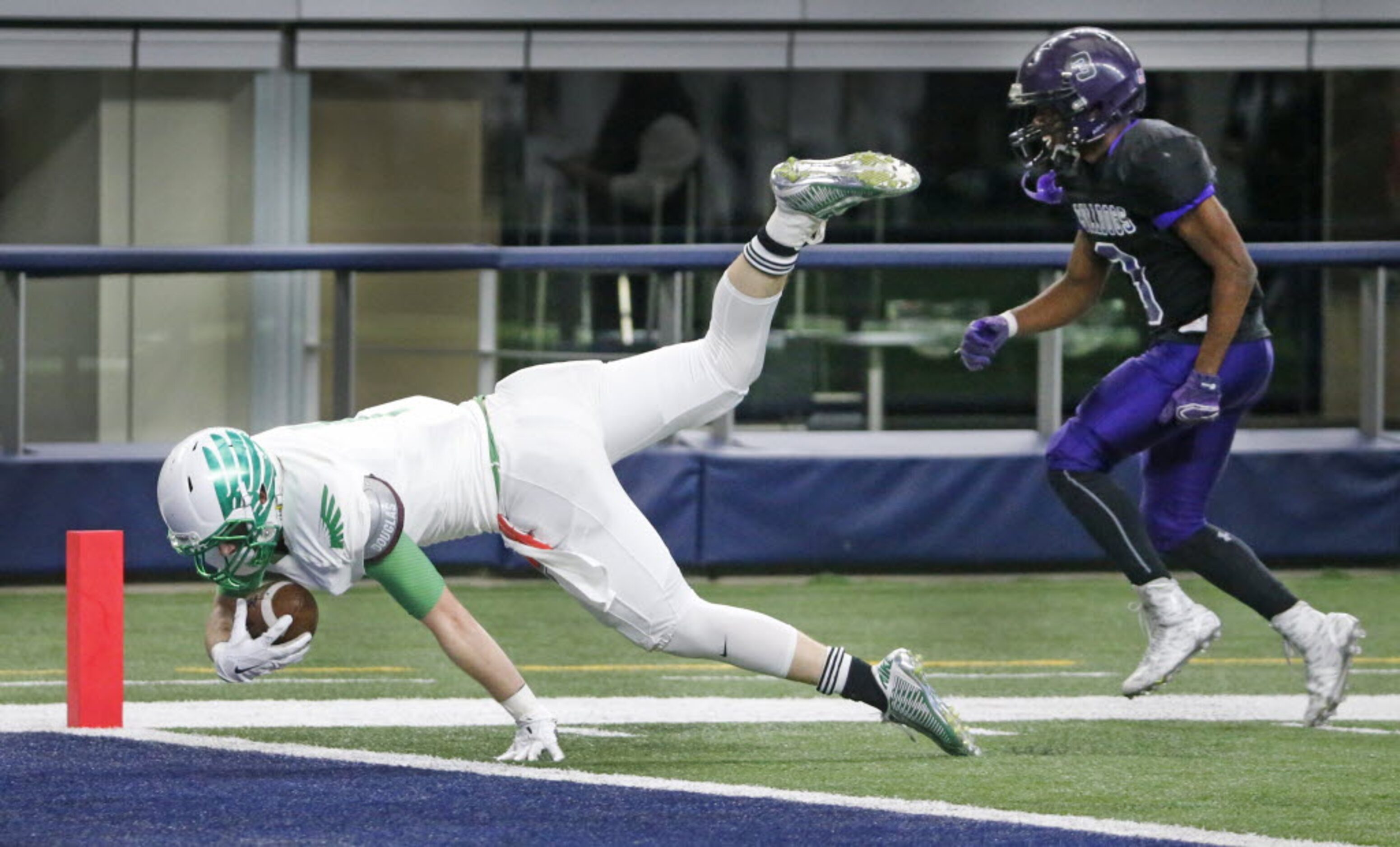 Lake Dallas receiver Chris Slater (1) lunges into the end zone for a touchdown after...