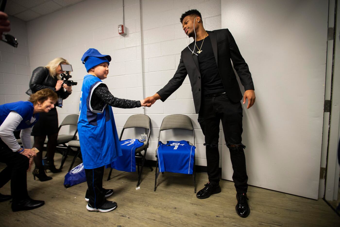 Rutger McCrum greets Dallas Mavericks guard Dennis Smith Jr. after an NBA basketball game...