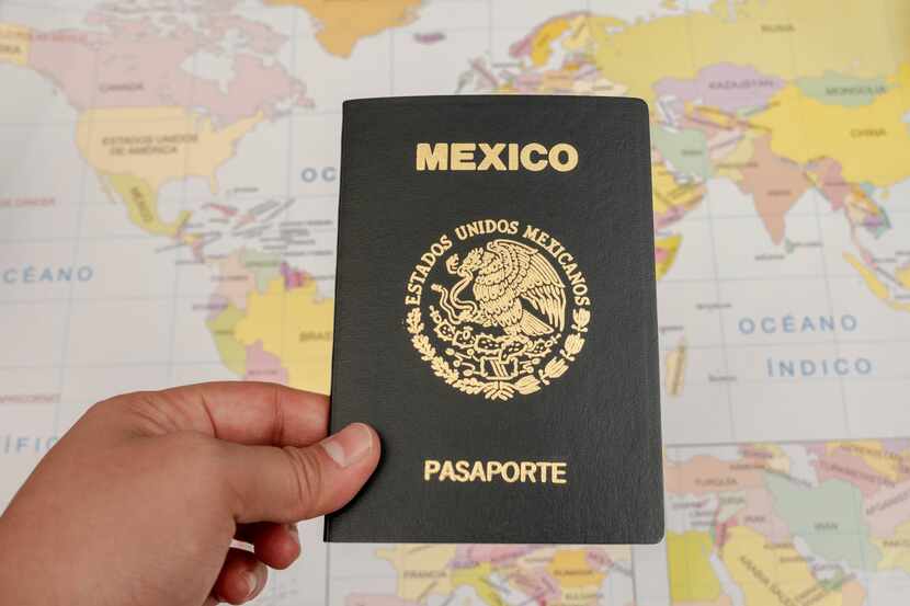 El consulado mexicano ofrece servicios para trámite de pasaporte, acta de nacimiento, entre...