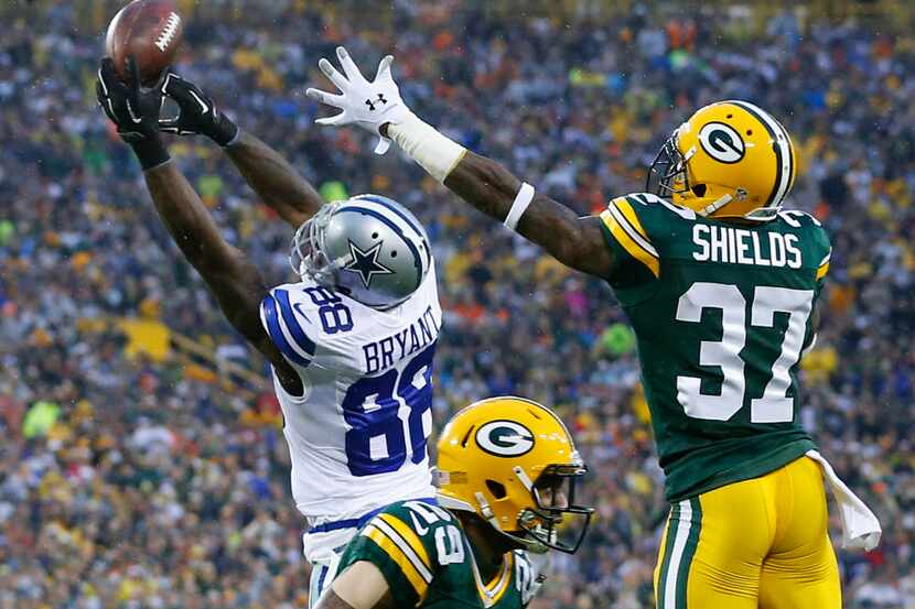 At the goal line, Dallas Cowboys wide receiver Dez Bryant (88) allows a pass to deflect of...