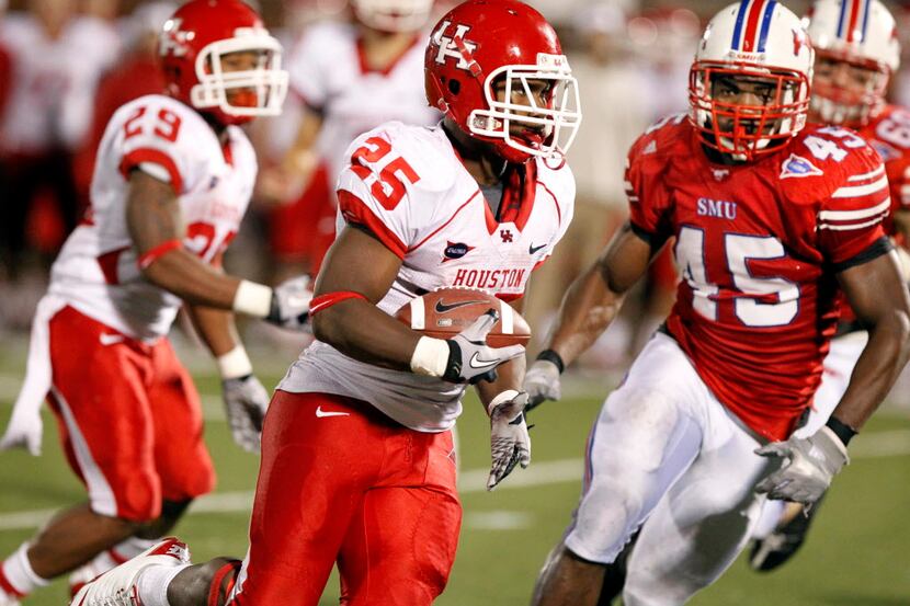 Houston Cougars running back Bryce Beall (25) runs for a first down during fourth quarter...