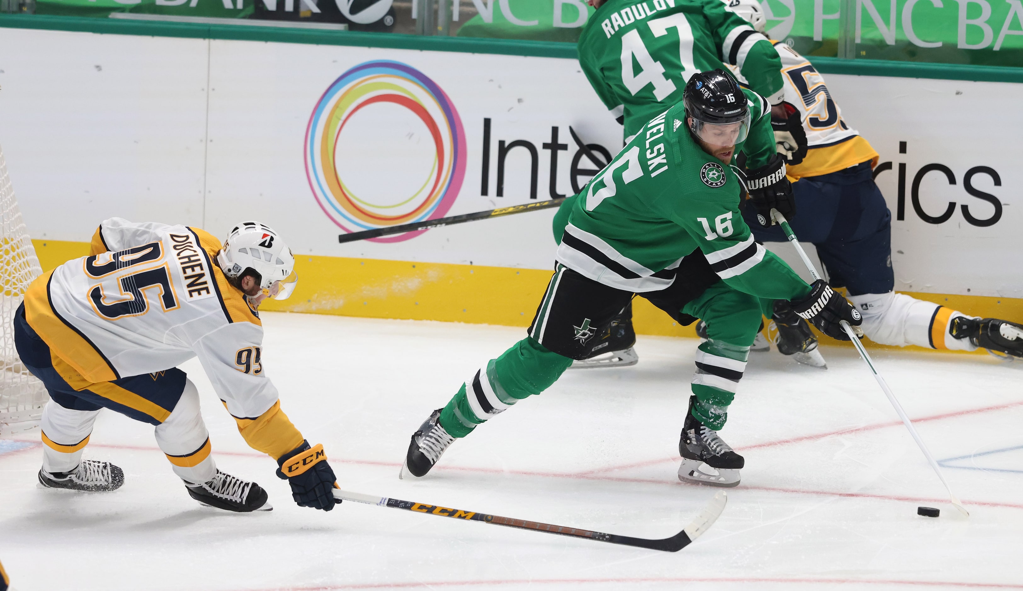 Dallas Stars center Joe Pavelski (16) attempts to get around the reach of Nashville...