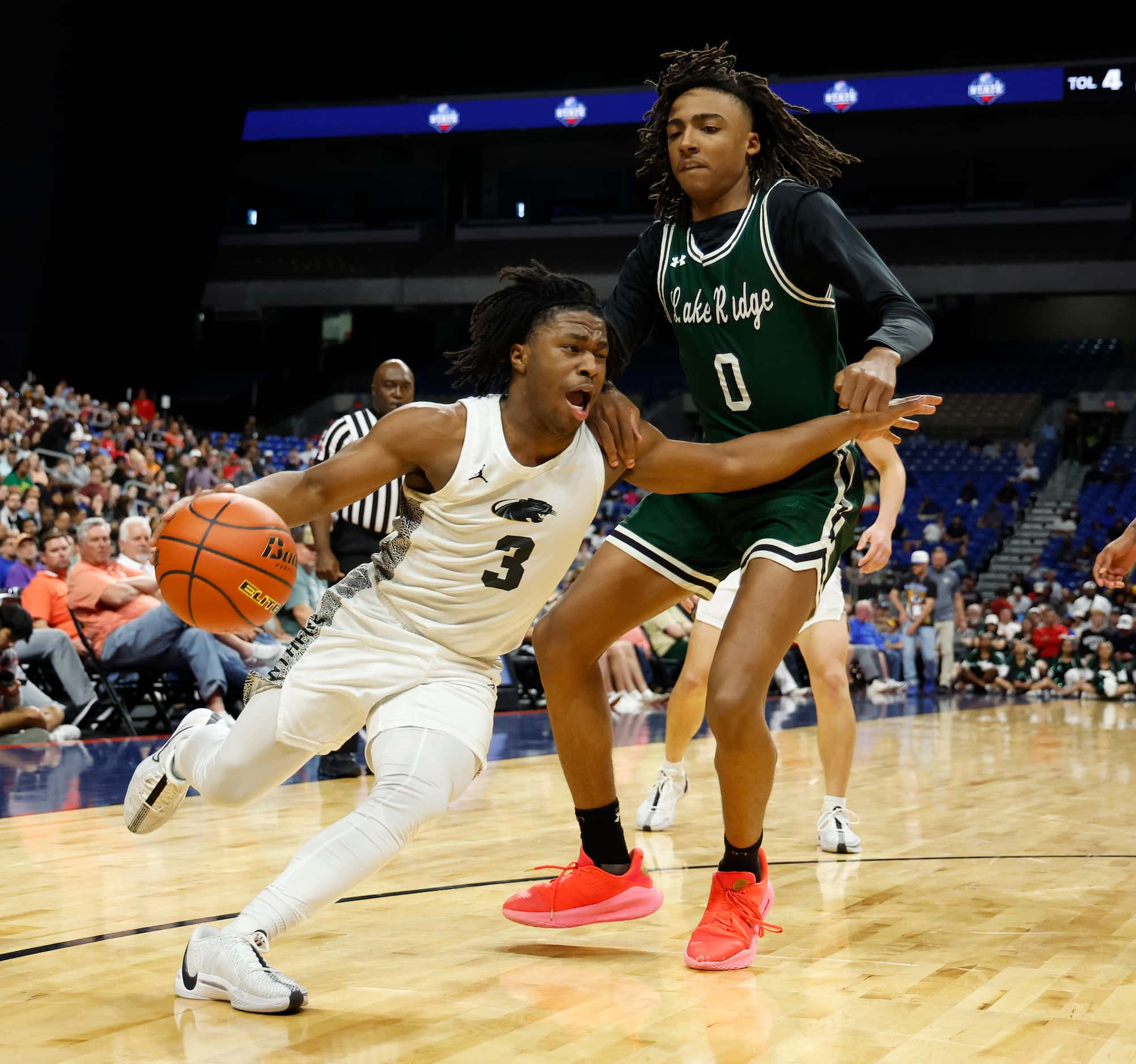 Plano East's Isaiah Brewington (3) drives past Mansfield Lake Ridge's Kenny White (0) in the...