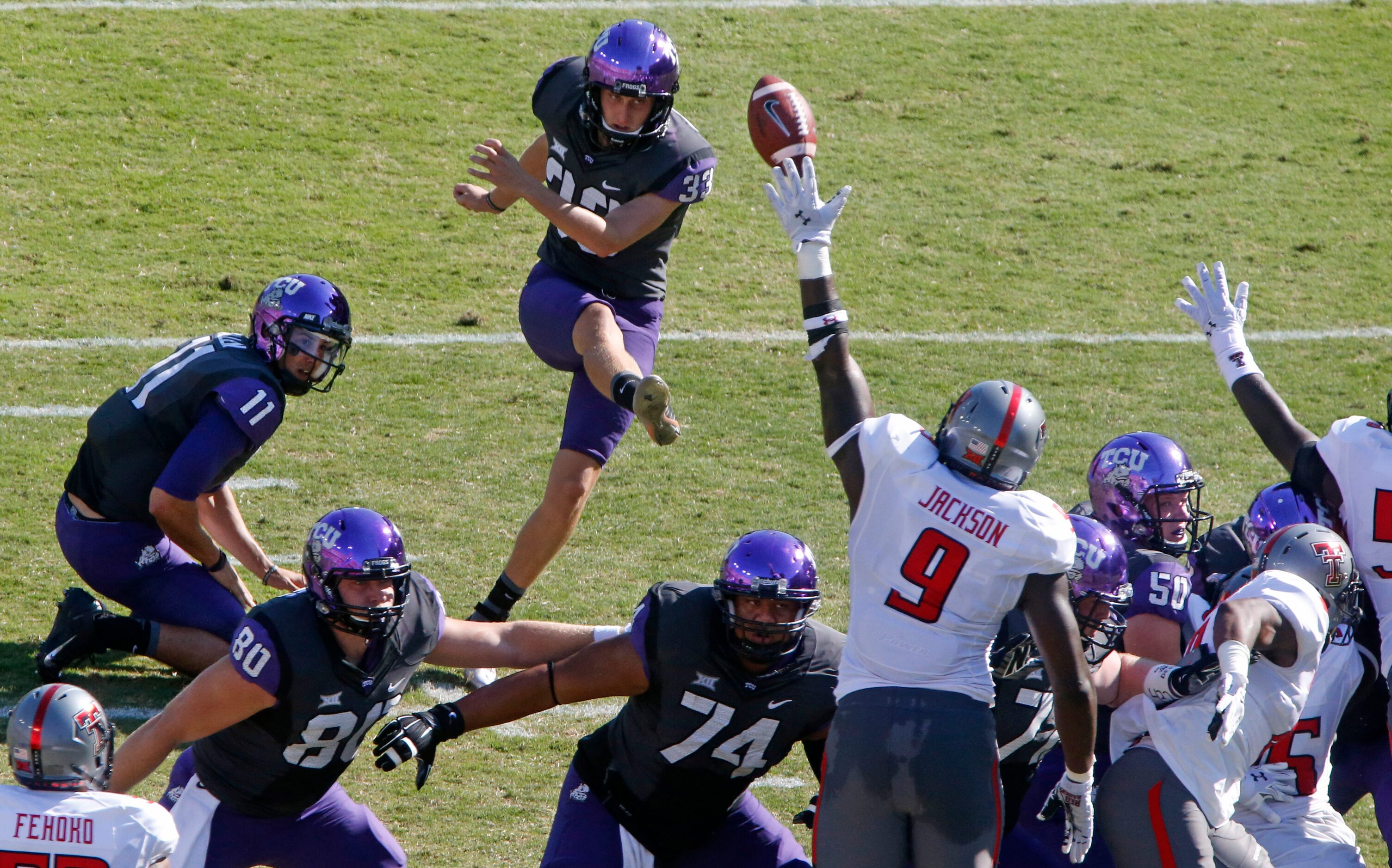 TCU Horned Frogs place kicker Jaden Oberkrom (33) kicks a first-quarter field goal during...