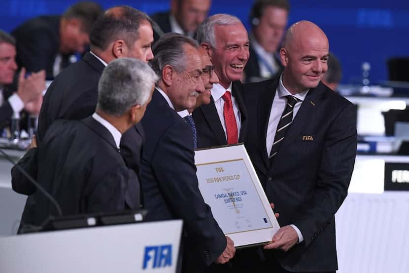 FIFA president Gianni Infantino (R) poses with the United 2026 bid (Canada-Mexico-US)...