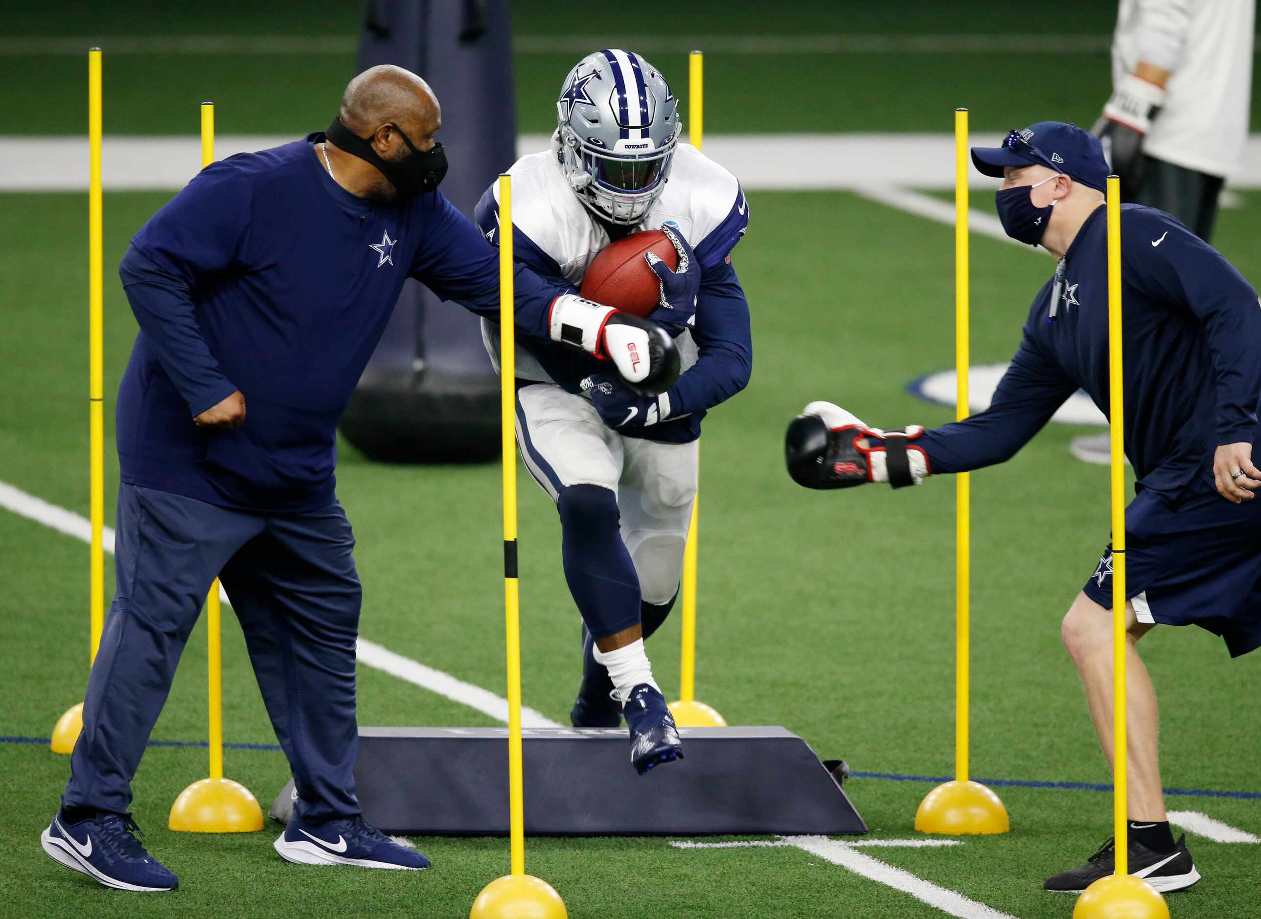 Dallas Cowboys running back Ezekiel Elliott (21) runs through a drill in practice during...