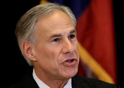 Greg Abbott, gobernador de Texas, pidió a las compañías aseguradoras eliminar los copagos de...