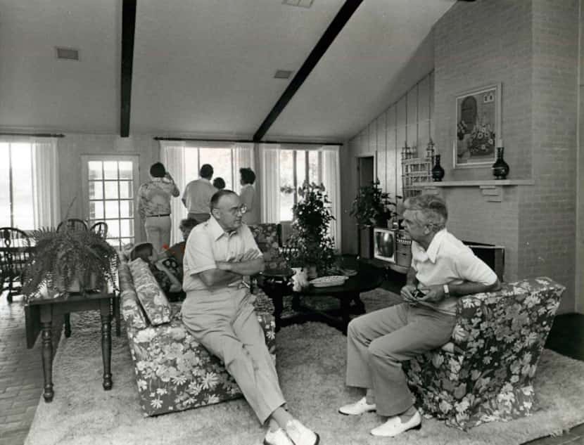 June 30, 1975 - Dallas businessman Troy Victor Post (left) talks with Trav Ward.