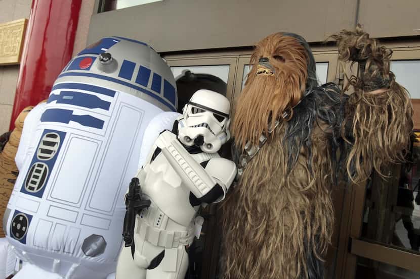 Fanáticos de Star Wars celebran “May The Fourth”, el día de Star Wars.
AP
