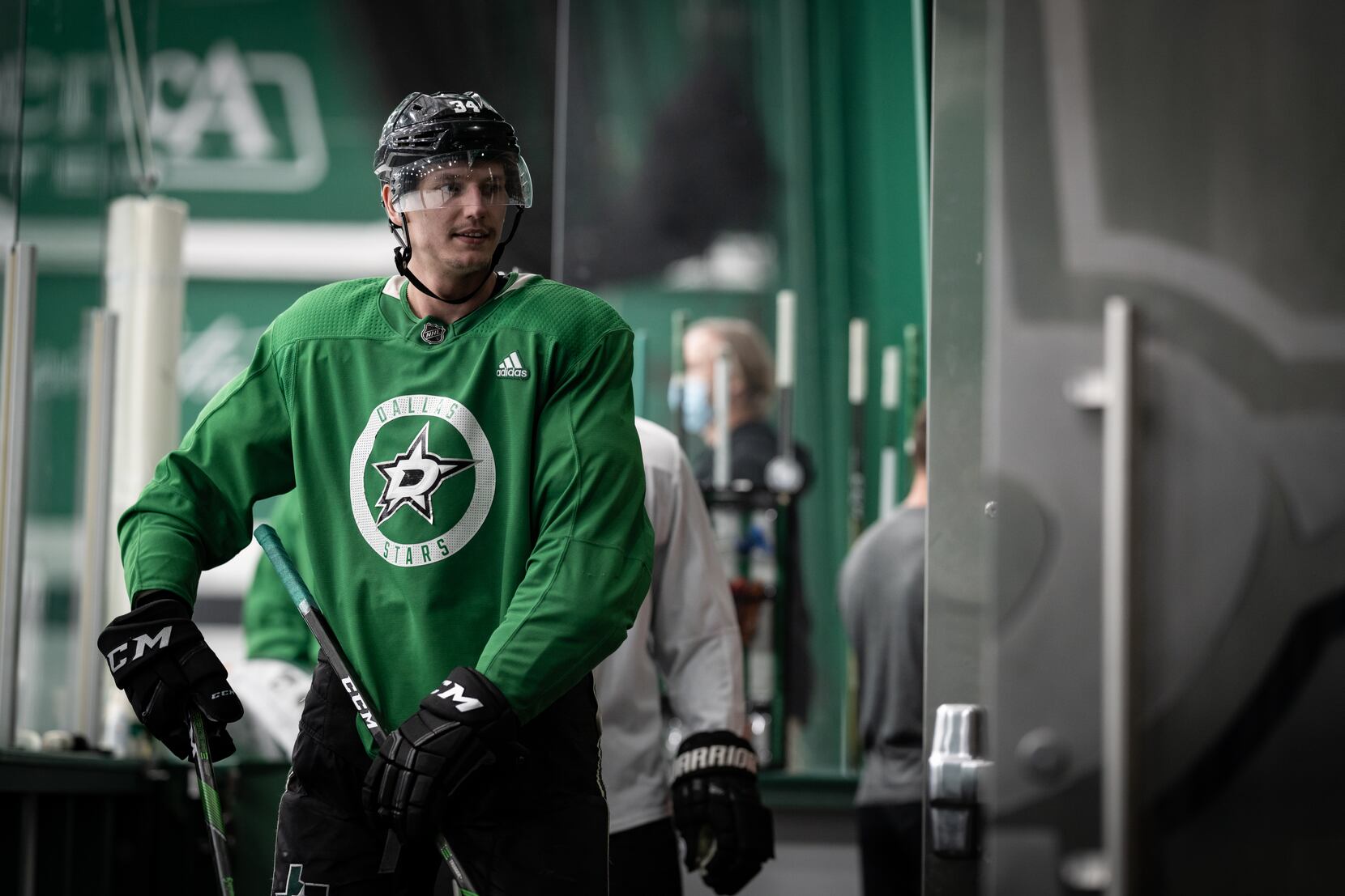 Bruins' top pick Seguin shows speed at camp