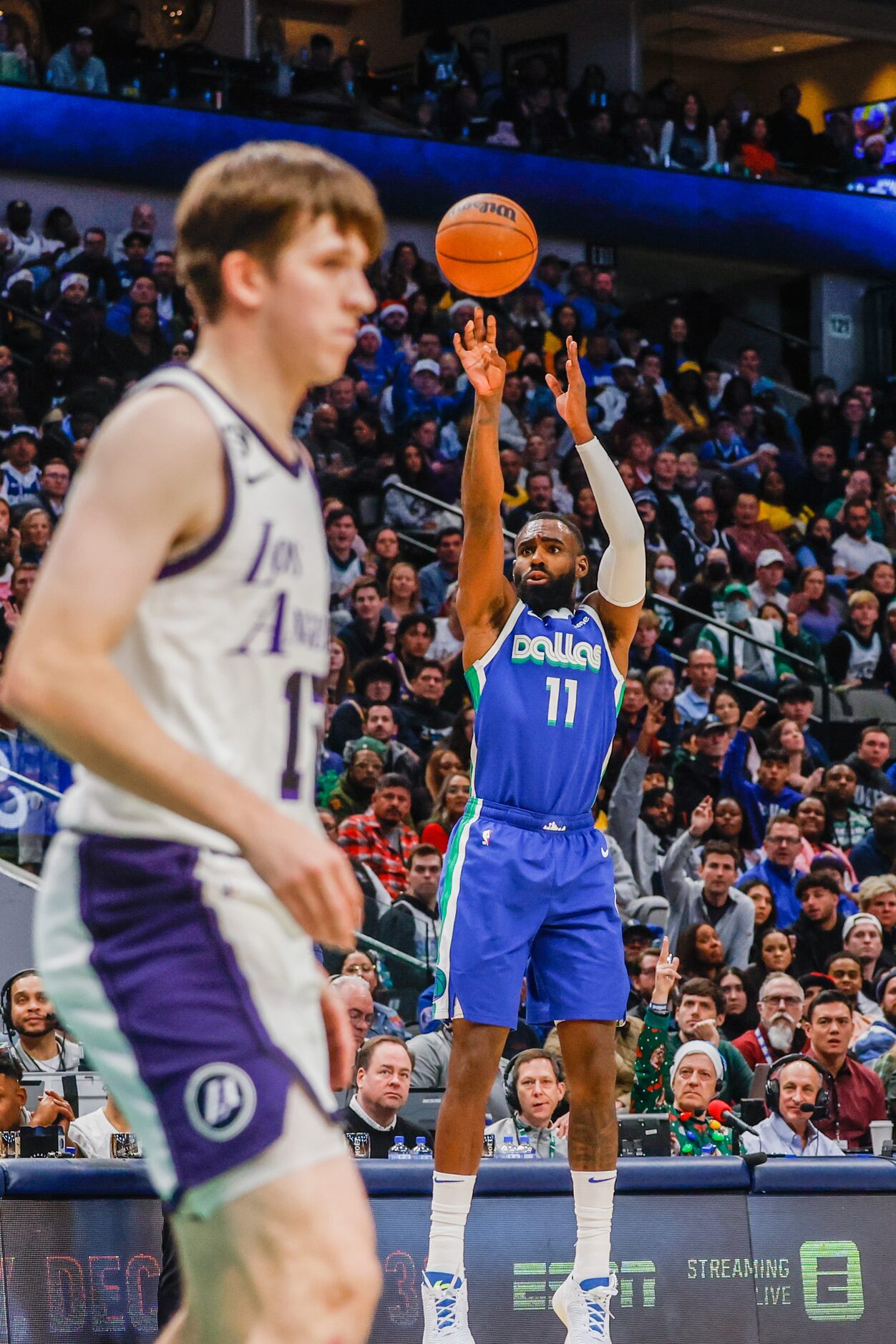 Dallas Mavericks forward Tim Hardaway Jr. (11) goes for a 3 points during the fourth quarter...