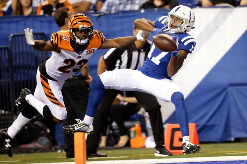 Indianapolis Colts wide receiver Justice Liggins (17) makes a catch in front of Cincinnati...