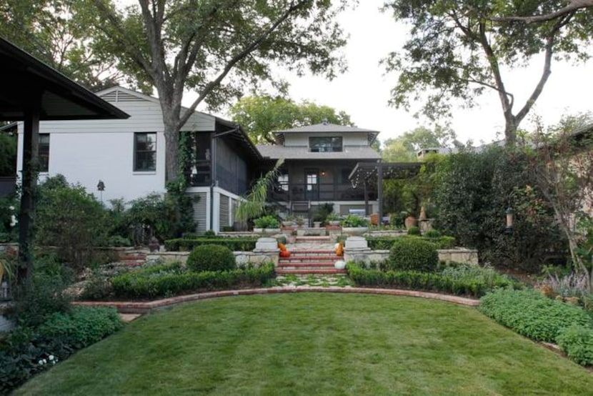 
A series of separate garden rooms each has its own design and plants. 
