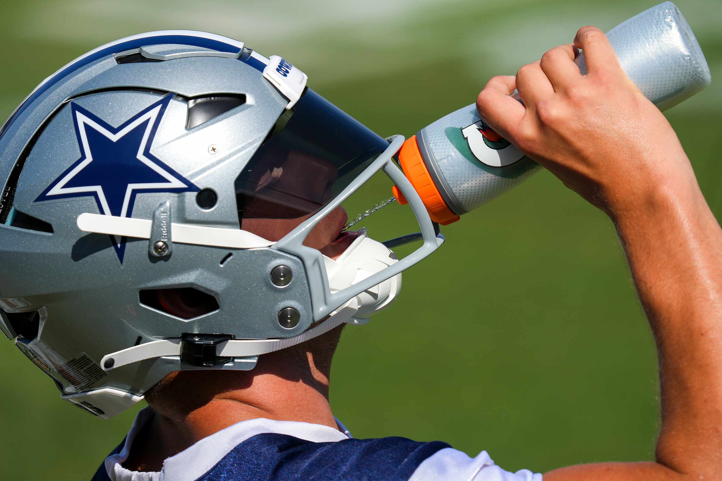 Dallas Cowboys outside linebacker Leighton Vander Esch hydrates during a training camp...