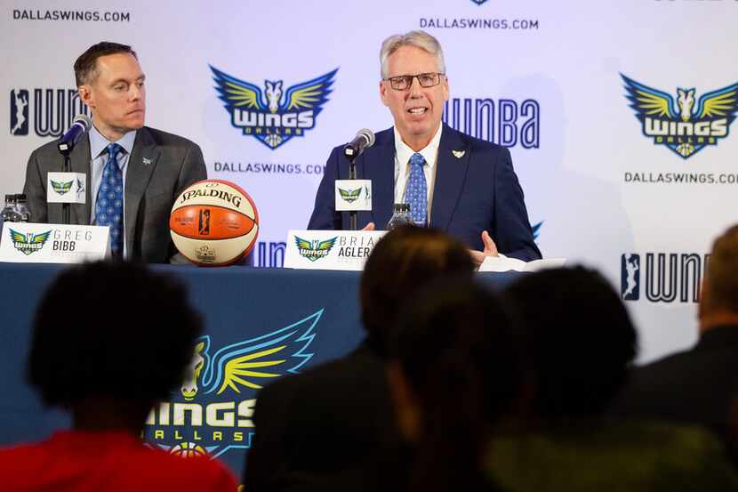 Dallas Wings president and CEO Greg Bibb, left, likes as the teams's new head coach Brian...