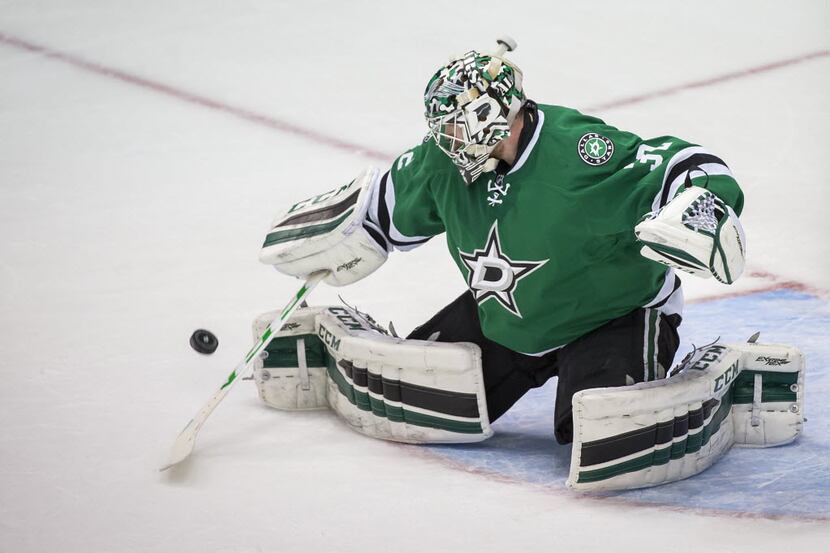 Dallas Stars goalie Kari Lehtonen makes a save during the third period of an NHL hockey game...