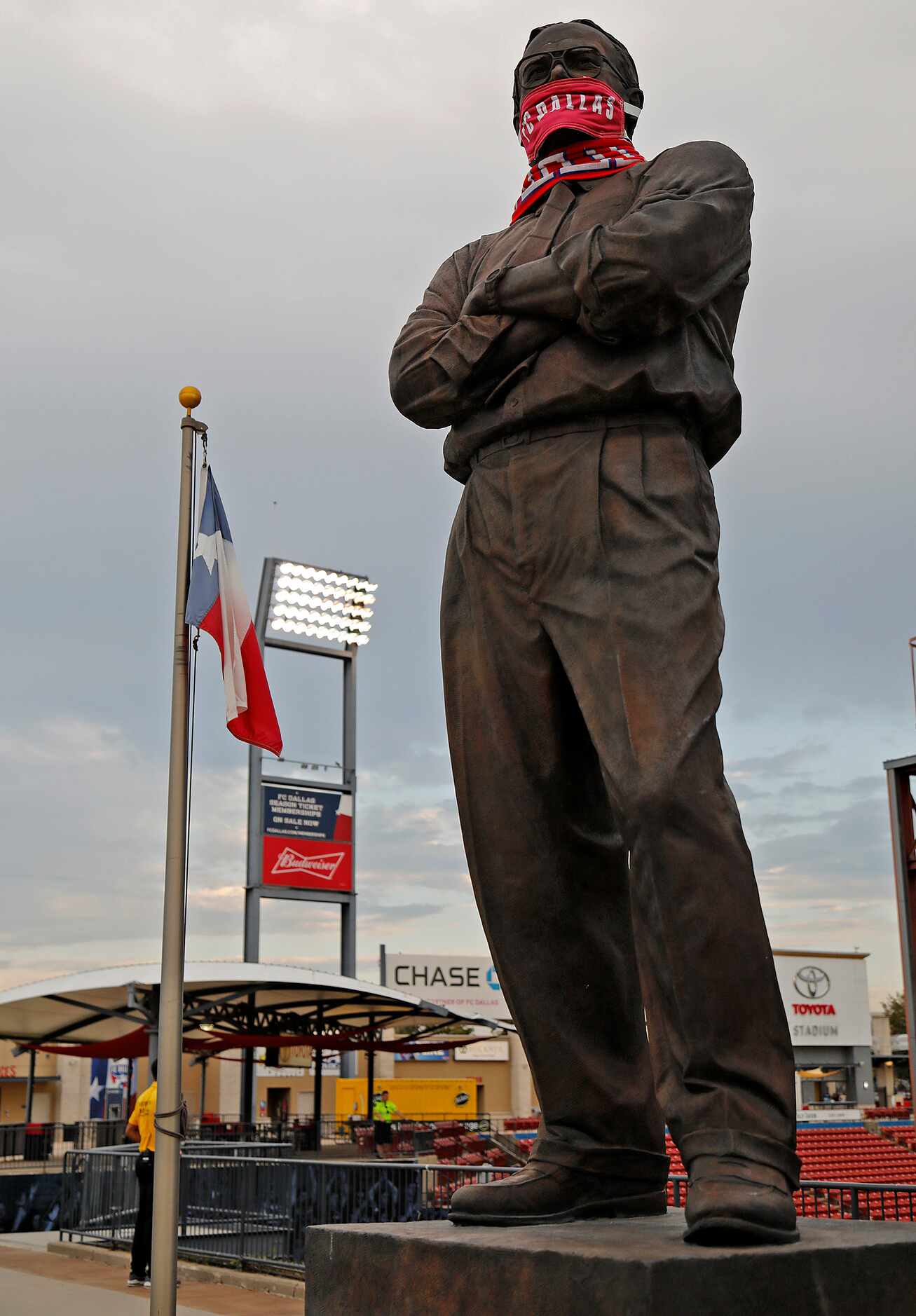 The Lamar Hunt statue dons a Covid-19 mask before the start of the match as FC Dallas hosted...